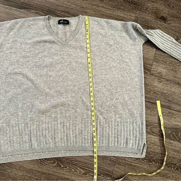 Soft by Naadam 100% Cashmere V-Neck Boyfriend Pullover - Picture 8 of 8